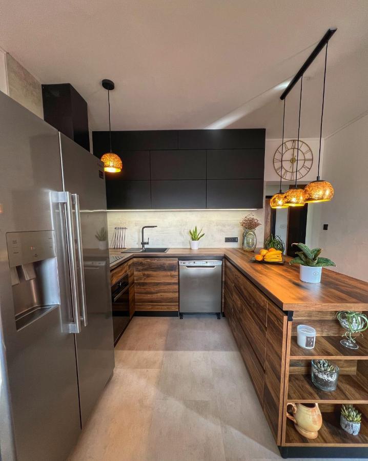 Apartmani Mia Palit Екстер'єр фото