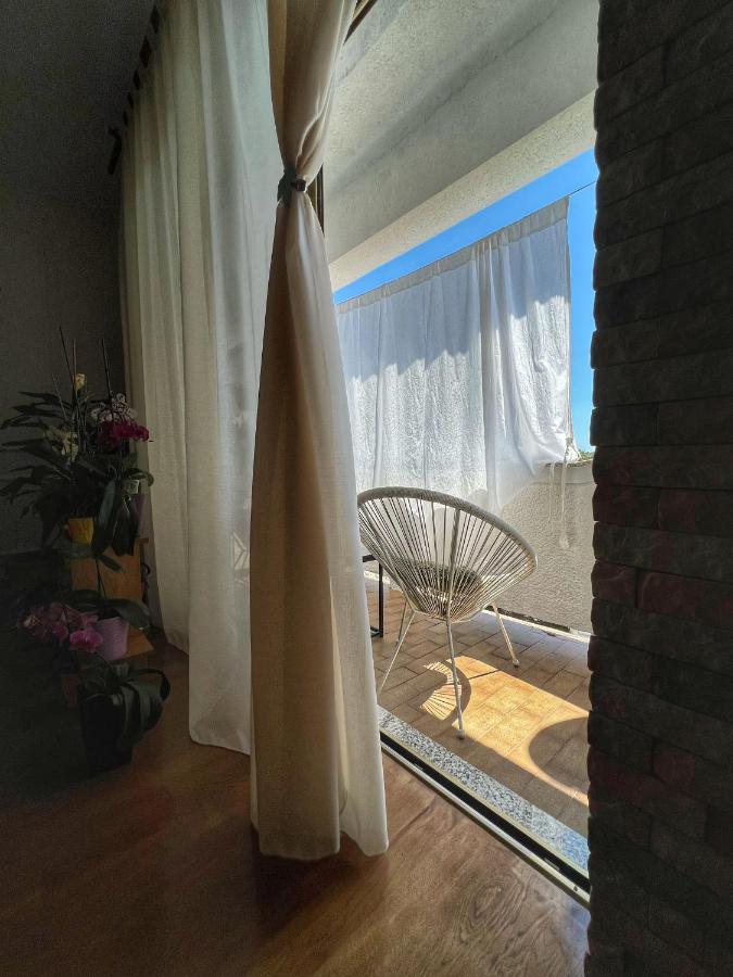 Apartmani Mia Palit Екстер'єр фото