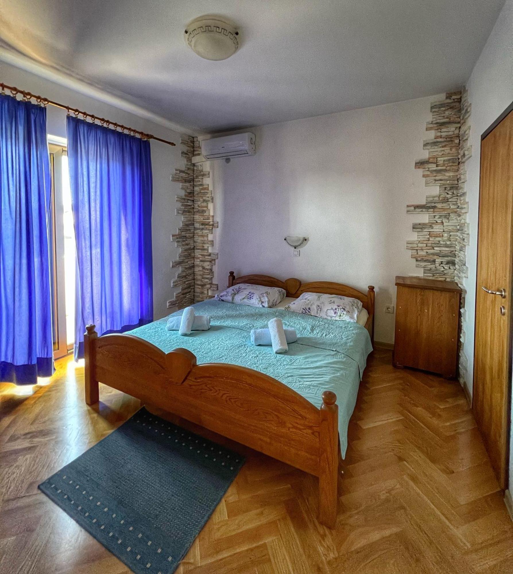 Apartmani Mia Palit Екстер'єр фото