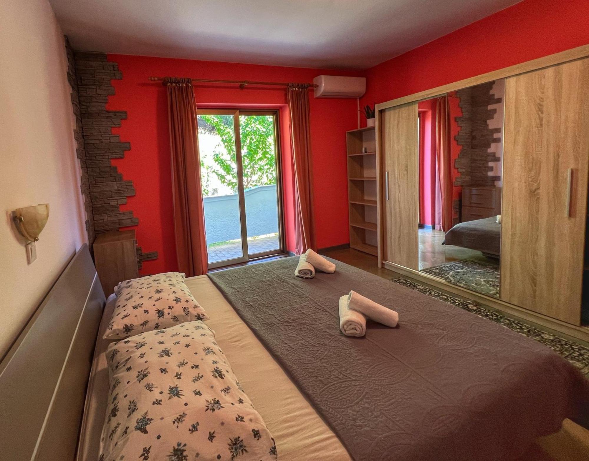 Apartmani Mia Palit Екстер'єр фото