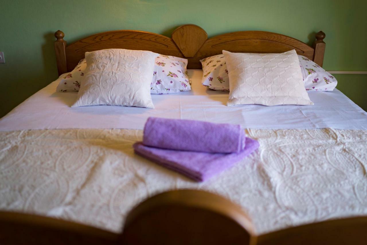 Apartmani Mia Palit Екстер'єр фото