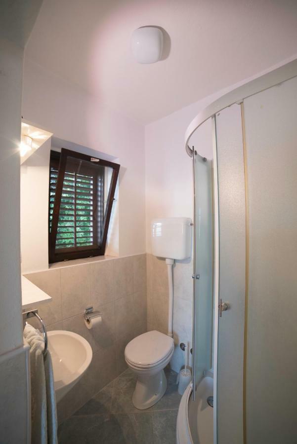 Apartmani Mia Palit Екстер'єр фото